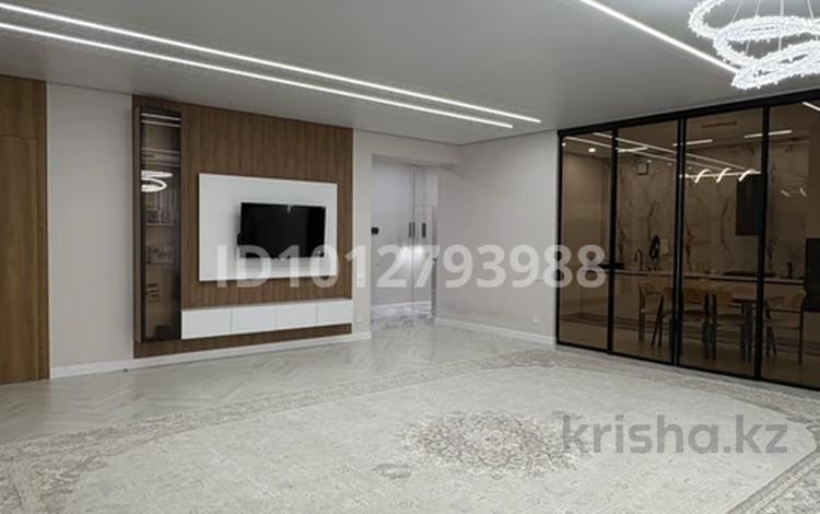 3-бөлмелі пәтер · 138 м² · 3/7 қабат, мкр. Алтын орда 51в, бағасы: 98 млн ₸ в Актобе — фото 2