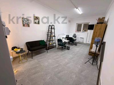 Свободное назначение, офисы, магазины и бутики, салоны красоты, фитнес и спорт, образование, развлечения, кабинеты и рабочие места, студии · 25 м² за 120 000 ₸ в Конаеве