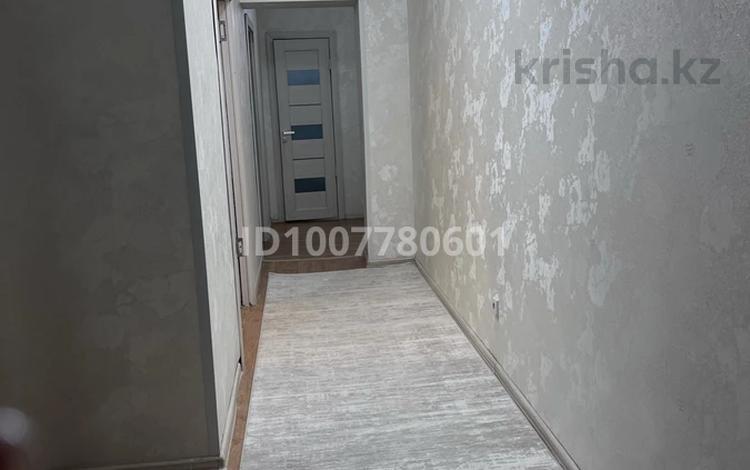 3-комнатная квартира · 80 м² · 4/5 этаж, Молдагулова 17/6 — Интузиастова за 38 млн ₸ в Усть-Каменогорске, Ульбинский — фото 2