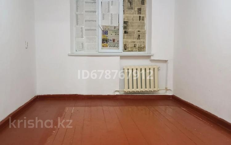 2-бөлмелі пәтер, 52 м², 4/4 қабат ай сайын, ул. Кирова 221, бағасы: 70 000 〒 в Таразе — фото 2