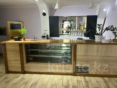 Свободное назначение, магазины и бутики, общепит, медцентры и аптеки, образование · 200 м² за 70 млн 〒 в Атырау, мкр Жилгородок