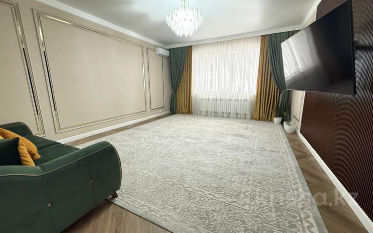 4-бөлмелі пәтер · 135 м² · 4/5 қабат, мкр. Алтын орда, Мангилик ел 30б/1, бағасы: 60 млн ₸ в Актобе — фото 2