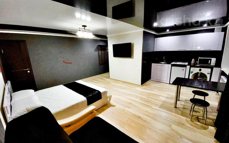 1-комнатная квартира, 33 м², 5 этаж посуточно, Бухар жырау — АБЗАЛ за 10 000 〒 в Караганде, Казыбек би р-н — фото 12