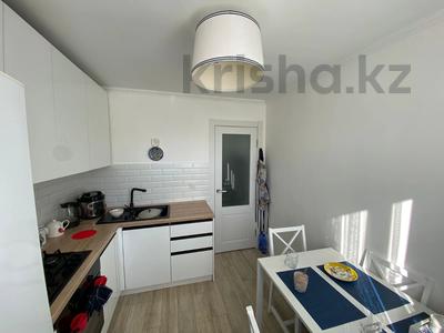 5-бөлмелі пәтер, 90 м², 2/5 қабат, Ауэзова, бағасы: 52 млн 〒 в Петропавловске