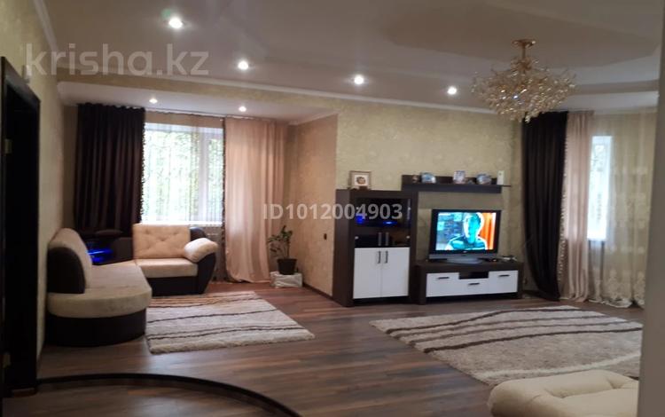Отдельный дом · 7 комнат · 374.7 м² · 15 сот., Микрорайон Южный, Красносельская — Кубеева за 105 млн ₸ в Костанае — фото 2