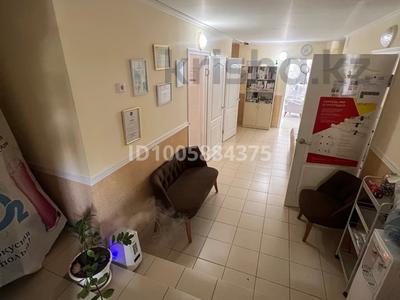 Офисы, салоны красоты, медцентры и аптеки, образование · 135 м² за 40 млн 〒 в Атырау, мкр Жилгородок