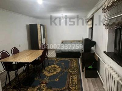 1-бөлмелі пәтер · 30 м² · 1/1 қабат, Толе би 177 — Магазин жайпак, бағасы: 8 000 〒 в Ушарале