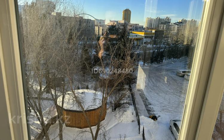 3-комнатная квартира, 60 м², 4/5 этаж, Ташенова 7 за 28 млн 〒 в Астане, р-н Байконур — фото 2