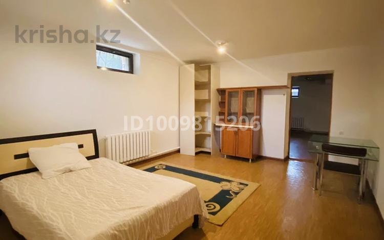 4 комнаты · 350 м² · 1/3 этаж, мкр Калкаман-2, Райымбек Сейтметова 65 за 60 000 ₸ в Алматы, Наурызбайский р-н — фото 2