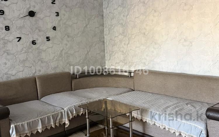 2-комнатная квартира · 44 м² · 2/5 этаж, Пришахтинск, 21й микрорайон 6 за 110 000 ₸ в Караганде, Алихана Бокейханова р-н — фото 11