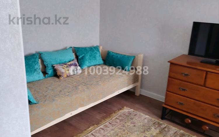 1-бөлмелі пәтер · 33 м² · 2/5 қабат, Жаңа қала ш/а. 50, бағасы: 10 000 ₸ в Караганде, Казыбек би р-н — фото 2