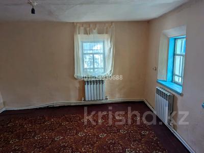 Отдельный дом · 2 комнаты · 30 м² · 5 сот., Яблочная(Мустафа Шокай) — В районе центр.базара, пересеч. улиц Садовая ,Яблочная за 60 000 ₸ в Талгаре