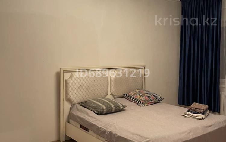 1-комнатная квартира, 35 м², 5/5 этаж посуточно, мкр Север 5 за 8 000 〒 в Шымкенте, Енбекшинский р-н — фото 2