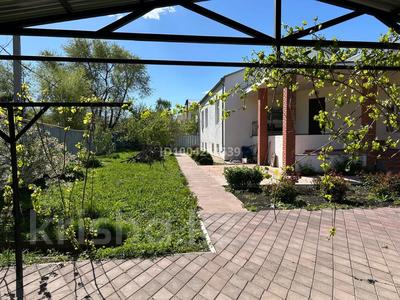 Отдельный дом · 7 комнат · 280 м² · 10 сот., Исаева 47 — Ихсанова за 65 млн 〒 в Уральске, мкр Школьник