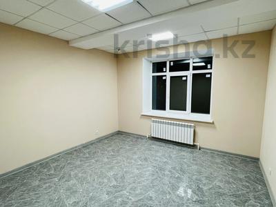Свободное назначение, офисы, салоны красоты, медцентры и аптеки, образование, конференц-залы, кабинеты и рабочие места, студии · 180 м² за 700 000 〒 в Актобе, мкр. Алтын орда