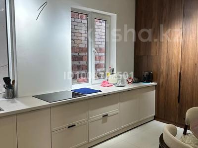 Отдельный дом · 6 комнат · 200 м² · 5 сот., Камзина 200 — Теплова за 120 млн 〒 в Павлодаре