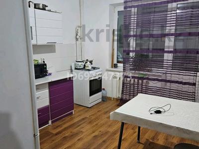 3-комнатная квартира, 85 м², 5/9 этаж помесячно, мкр. Зачаганск пгт 83/2 — Супермаркет Алтындар за 168 000 〒 в Уральске, мкр. Зачаганск пгт