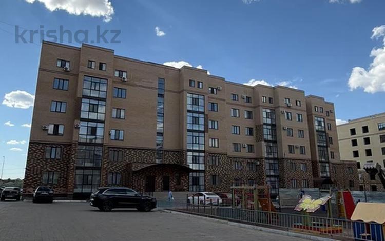 2-бөлмелі пәтер · 117 м² · 3/6 қабат, Алтын орда ш/а. 200, бағасы: 45.7 млн ₸ в Актобе, мкр. Алтын орда — фото 2