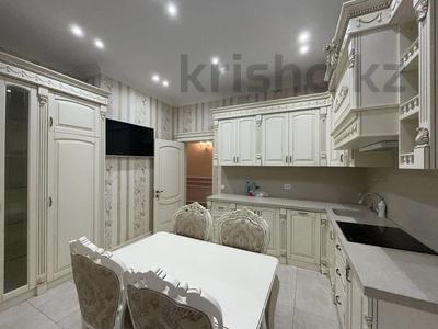 4-бөлмелі пәтер · 140 м² · 4/8 қабат, Достык 14, бағасы: 700 000 ₸ в Астане, Есильский р-н