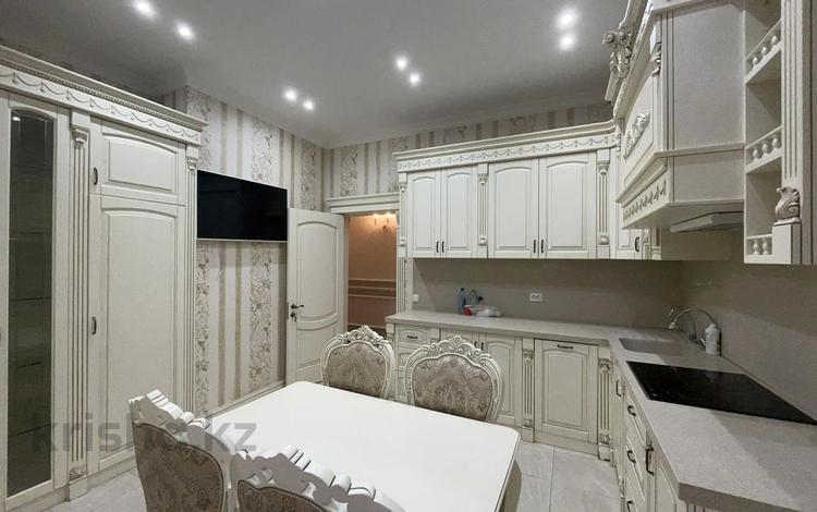 4-комнатная квартира · 140 м² · 4/8 этаж, Достык 14 за 700 000 ₸ в Астане, Есильский р-н — фото 3