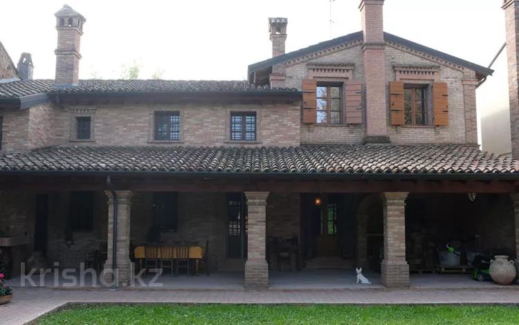Отдельный дом • 5 комнат • 800 м² • 15 сот., Cremona за ~ 342.1 млн 〒 в Милане — фото 2