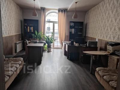 Продажа квартир в Восточно-Казахстанской обл.: 3-комнатная квартира · 92 м² · 2/2 этаж, Ауэзова 33 за 39 млн 〒 3-комнатная квартира · 92 м² · 2/2 этаж, Ауэзова 33 за 39 млн 〒 в Усть-Каменогорске