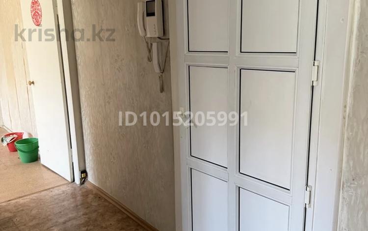 2-бөлмелі пәтер · 44.8 м² · 4/5 қабат, 18-шағынаудан 17, бағасы: 12 млн ₸ в Караганде, Алихана Бокейханова р-н — фото 2