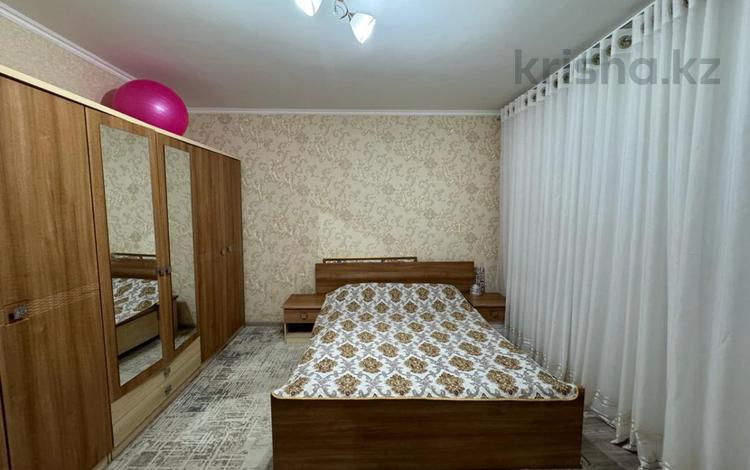 2-комнатная квартира, 63 м², 3/7 этаж, мкр Нурсат за 24 млн 〒 в Шымкенте, Каратауский р-н — фото 2