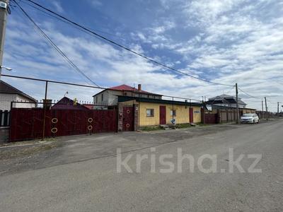 Отдельный дом · 6 комнат · 200 м² · 10 сот., мкр Уркер, Акдала 6 за 46 млн ₸ в Астане, Нура р-н