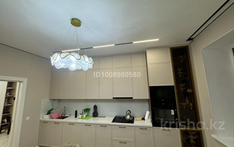 3-бөлмелі пәтер · 105 м² · 3/5 қабат, мкр. Алтын орда, Алтын Орда 7 — Тауелсиздик, бағасы: 55 млн ₸ в Актобе — фото 10