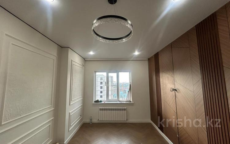 3-комнатная квартира · 79.3 м² · 16/20 этаж, мкр Юго-Восток, 139-й учетный квартал за 38 млн ₸ в Караганде, Казыбек би р-н — фото 2