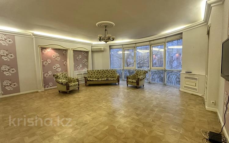 6-комнатная квартира, 272 м², 6/7 этаж, Зенкова 36 за 245 млн 〒 в Алматы, Медеуский р-н — фото 16