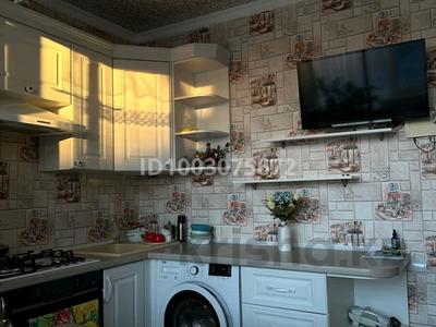 2-комнатная квартира · 63.2 м² · 5/5 этаж, мкр. Алтын орда, Х.Досмухамедова Тауелсыздык — Школа Білім, супермаркет Анвар за 160 000 〒 в Актобе