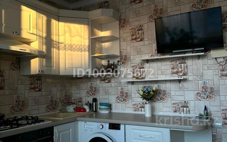 2-комнатная квартира · 63.2 м² · 5/5 этаж, мкр. Алтын орда, Х.Досмухамедова Тауелсыздык — Школа Білім, супермаркет Анвар за 160 000 〒 в Актобе — фото 2