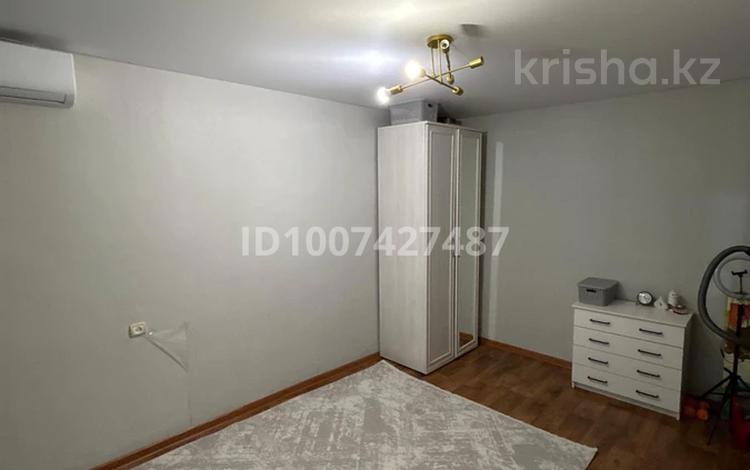 1-комнатная квартира · 29 м² · 2/5 этаж, мкр Шанхай, Братьев Жубановых 198 за 8 млн ₸ в Актобе — фото 2