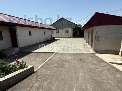 Продажа домов и дачи в Алматинской обл.: Отдельный дом · 4 комнаты · 147 м² · 8 сот., Жумбанова 63 за 55 млн 〒 Отдельный дом · 4 комнаты · 147 м² · 8 сот., Жумбанова 63 за 55 млн 〒 в Байсерке
