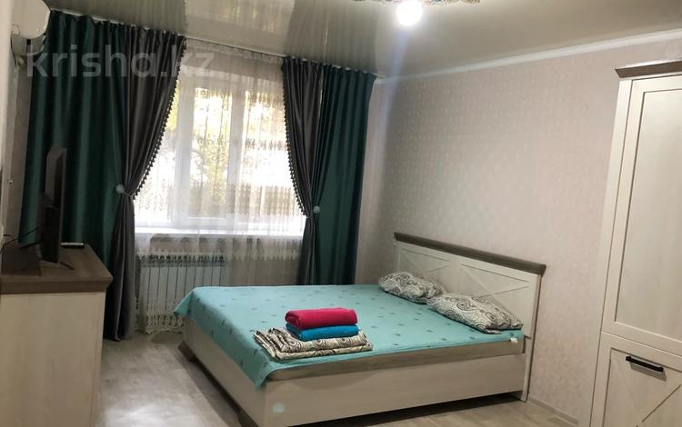 1-комнатная квартира, 41 м², 1/5 этаж посуточно, Жастар 21А за 8 000 〒 в Талдыкоргане — фото 2
