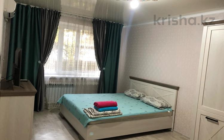 1-комнатная квартира, 41 м², 1/5 этаж посуточно, Жастар 21А за 8 000 〒 в Талдыкоргане — фото 2