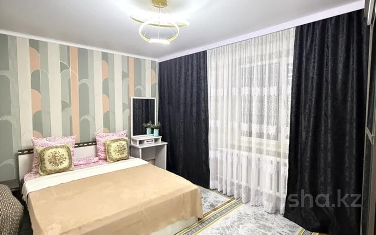 3-комнатная квартира · 80 м² · 2/9 этаж, мкр Акбулак, Толе би — За ДК Баласагун за 18 000 ₸ в Таразе — фото 2