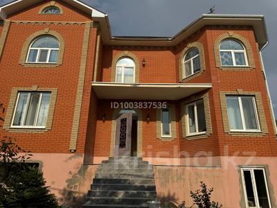 Отдельный дом · 9 комнат · 500 м², мкр Мунайшы, ул Амандосова 8 за 1.5 млн 〒 в Атырау