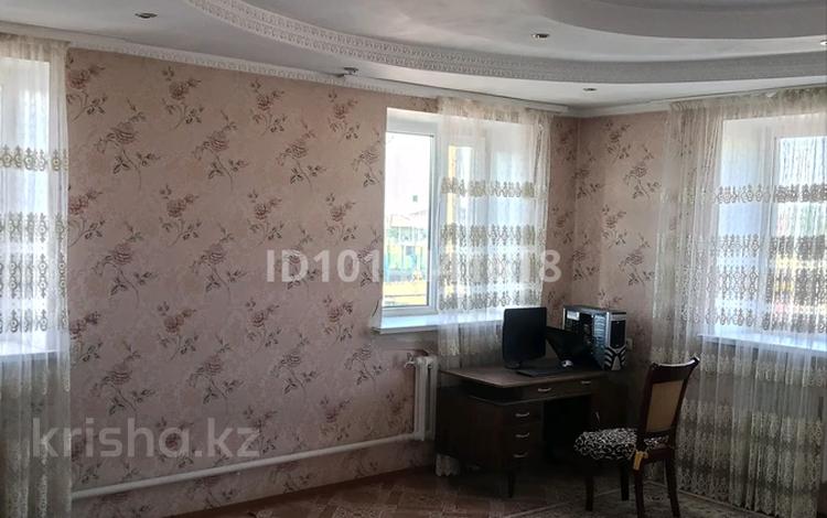 4 комнаты · 300 м² · 2/2 этаж, мкр Кунгей 415 за 100 000 ₸ в Караганде, Казыбек би р-н — фото 2