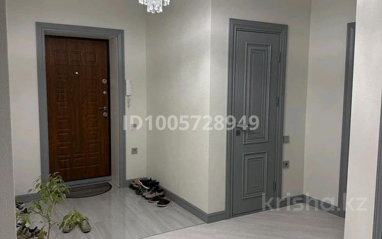 2-бөлмелі пәтер · 87 м² · 4/5 қабат, мкр. Алтын орда 21м — напротив ДОСТЫҚ ,НИШ, бағасы: 36.5 млн ₸ в Актобе — фото 3