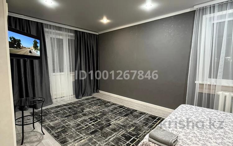 1-комнатная квартира · 34 м², Назарбаева 10 — Назарбаева/ Торайгырова за 11 000 〒 в Павлодаре — фото 2