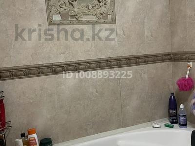 3-комнатная квартира · 111 м² · 3/5 этаж, 11-й микрорайон, 11-й микрорайон 198 — Магазин Максат за 380 000 〒 в Шымкенте, Енбекшинский р-н