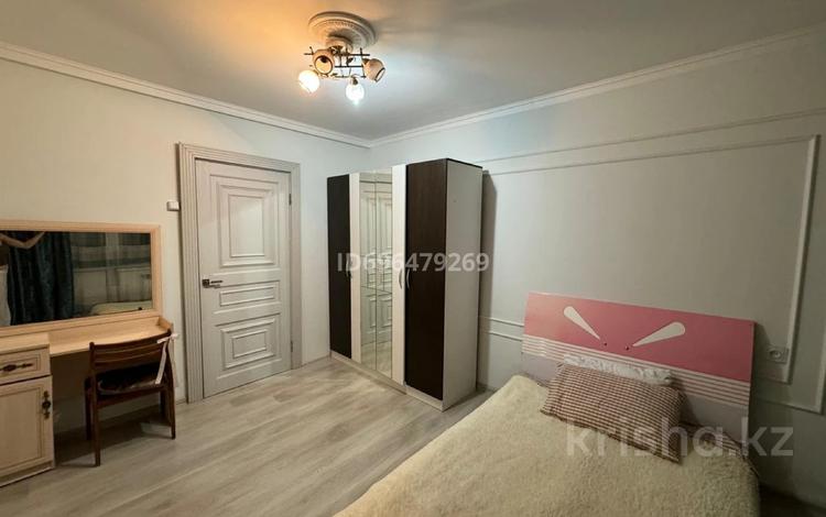 3-комнатная квартира, 65 м², 5/5 этаж помесячно, мкр Орбита-3 43