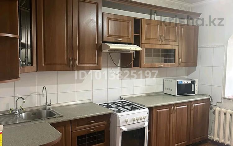 2-бөлмелі пәтер · 52 м² · 5/5 қабат, мкр Аксай-4 53 — Со стороны момышулы заходите и прям с левой стороны дома магазин есть, бағасы: 250 000 ₸ в Алматы, Ауэзовский р-н — фото 2