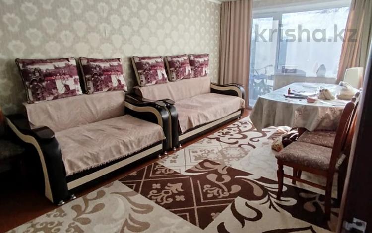 3-комнатная квартира · 62 м² · 4/5 этаж, Майкудук, 15й микрорайон 18 за 14 млн ₸ в Караганде, Алихана Бокейханова р-н — фото 2