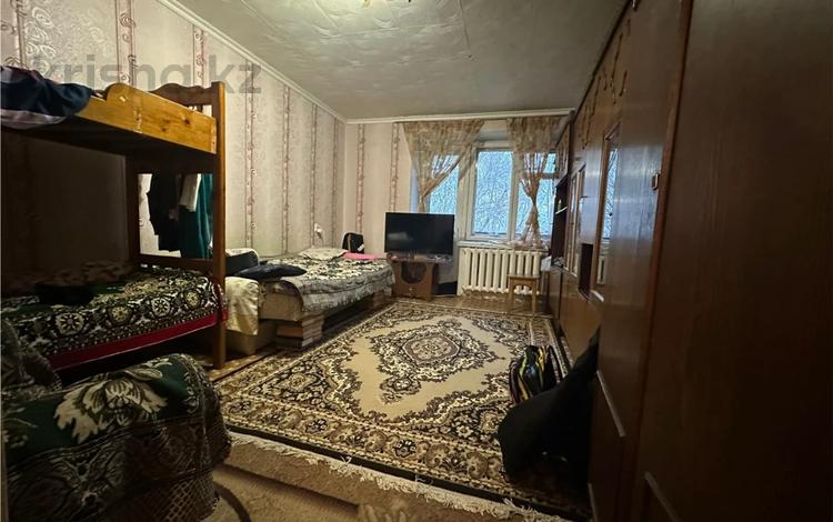 3-бөлмелі пәтер · 58 м² · 5/5 қабат, ул. Аманжолова, бағасы: 19.6 млн ₸ в Караганде, Казыбек би р-н — фото 4