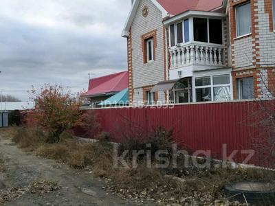 Жеке үй · 4 бөлме · 160 м² · 10 сот., мкр 41-й разъезд, Мкр 41-й разъезд 6, бағасы: 39.5 млн 〒 в Актобе