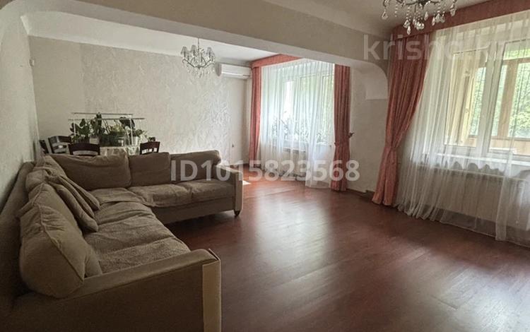 2-комнатная квартира · 85 м² · 2/5 этаж, Валиханова 84 за 430 000 ₸ в Алматы, Медеуский р-н — фото 2
